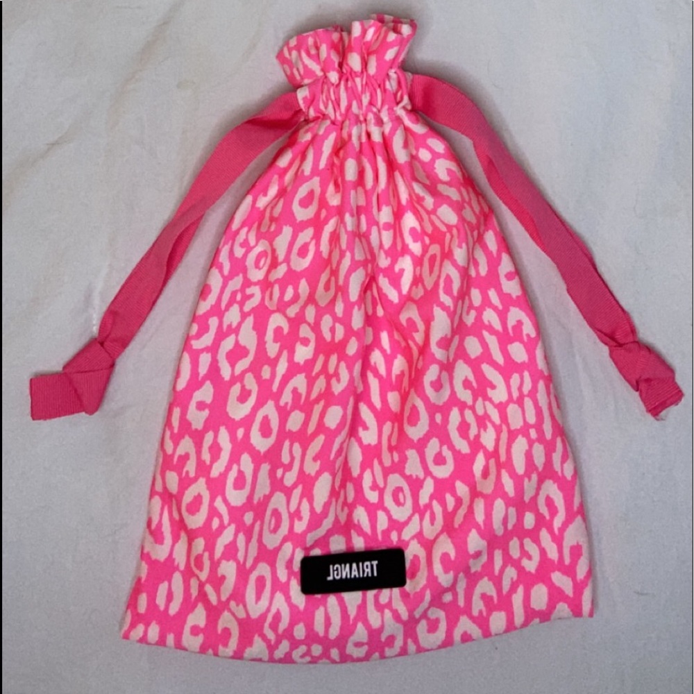Super cute triangl bag